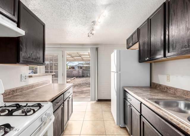 Property at 3242 E 27th St, Tucson, AZ 85713, 3 beds, 2 baths