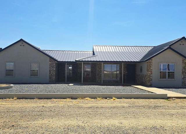 Property at 177 E Roper Rd, Willcox, AZ 85643, 3 beds, 2.5 baths