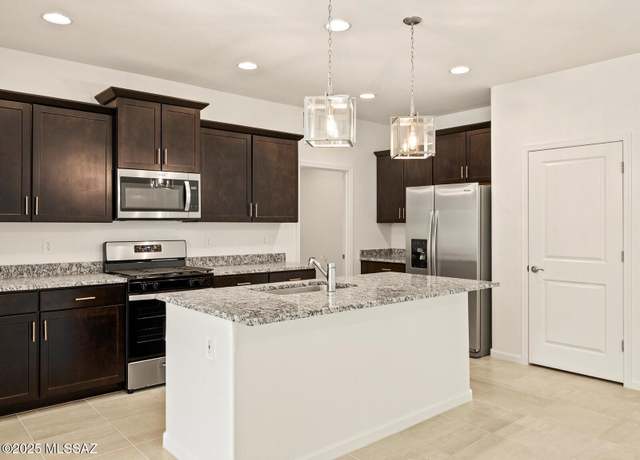 Property at 7021 W Jadewood Ln, Tucson, AZ 85757, 4 beds, 2.5 baths