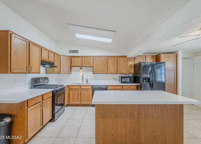 Property at 1930 W Waverly St, Tucson, AZ 85745, 4 beds, 2 baths