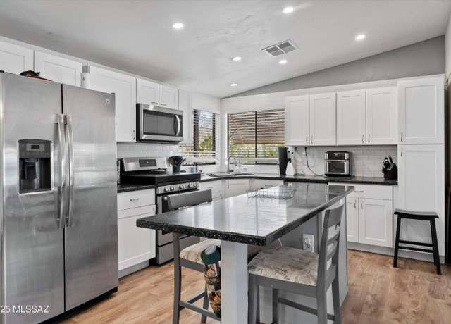 Property at 3747 E Tortolita St, Tucson, AZ 85739, 2 beds, 2 baths