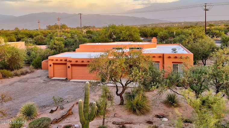 Photo of 10250 E Winding Trl Tucson, AZ 85749