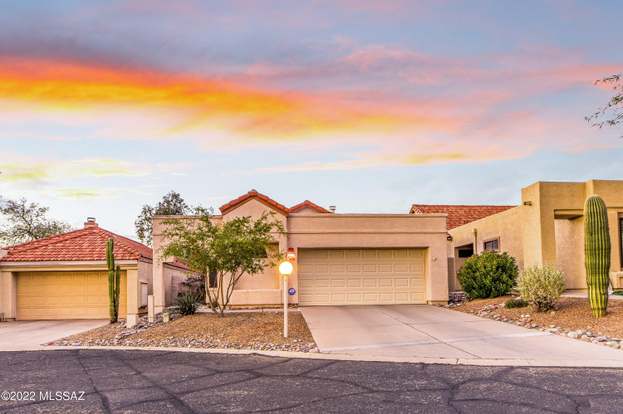 211 E Highcourte Ln, Oro Valley, AZ 85737 | MLS# 22204384 | Redfin