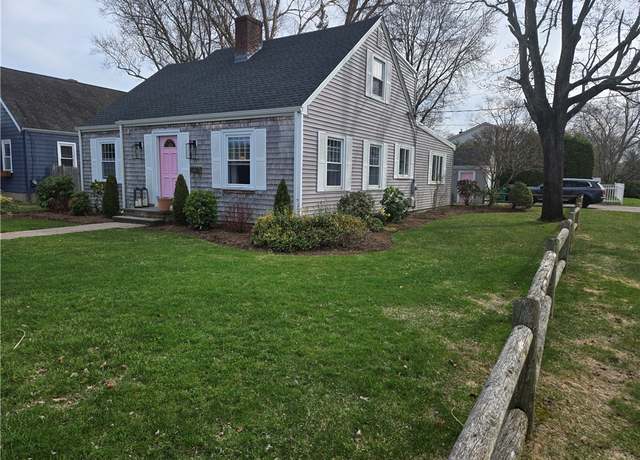 Property at 154 Chapmans Ave, Warwick, RI 02886, 3 beds, 2 baths
