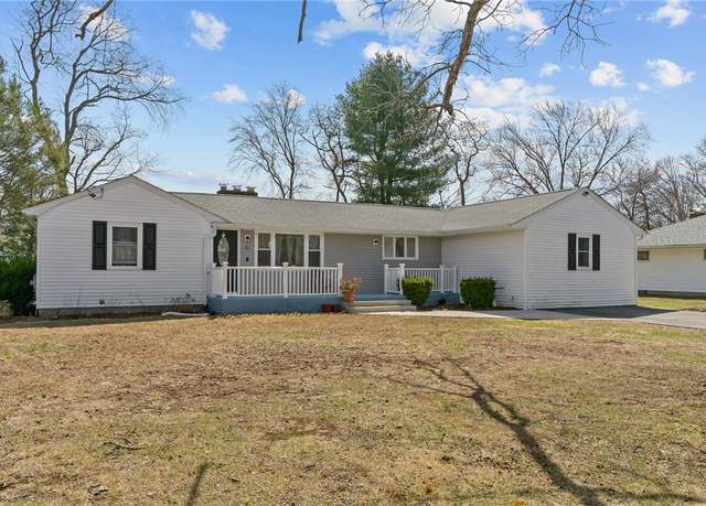 Property at 15 Owen Dr, Cumberland, RI 02864, 4 beds, 2 baths