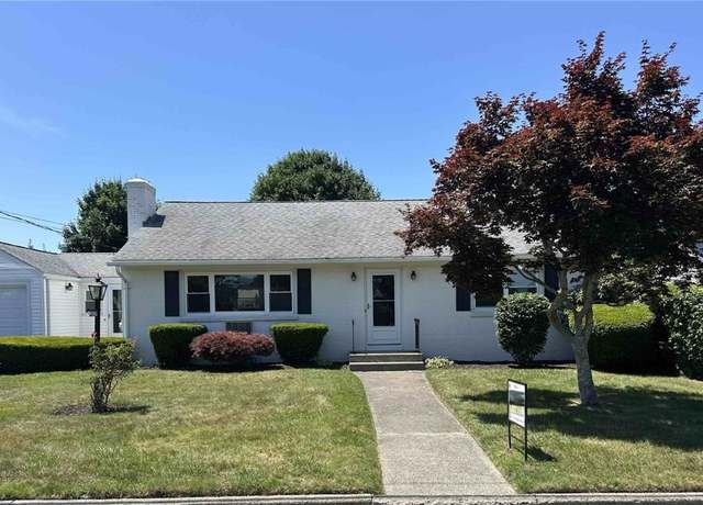 Property at 270 Poplar Dr, Cranston, RI 02920, 3 beds, 1 bath