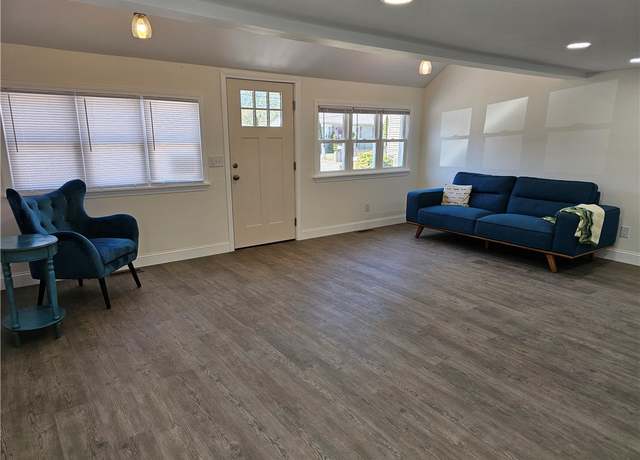 Property at 122 Tiernan Ave, Warwick, RI 02886, 2 beds, 1 bath