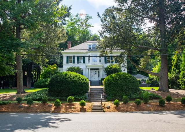 Property at 291 Spencer Ave, Warwick, RI 02818, 5 beds, 3.5 baths