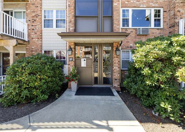 Property at 37 Bullocks Point Ave Unit 3C, East Providence, RI 02915, 2 beds, 1.5 baths