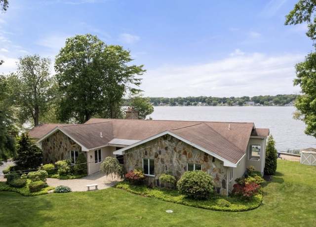 Property at 41 Plymouth Blvd, Westport, MA 02790, 4 beds, 4 baths