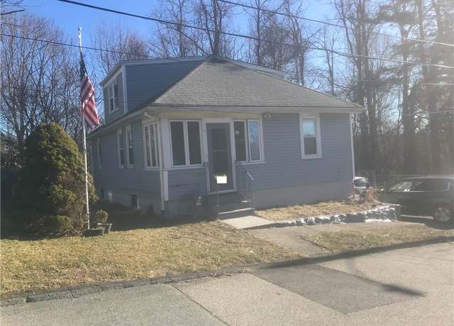 Property at 18 School Ln, Barrington, RI 02806, 2 beds, 1.5 baths
