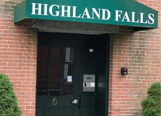 Property at 2 School St #403, Lincoln, RI 02802, 2 beds, 2 baths