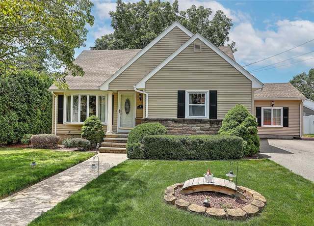 Property at 5 High St, Warwick, RI 02886, 4 beds, 2 baths