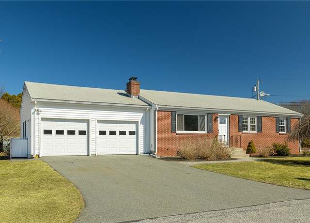 Property at 32 Evergreen Dr, Portsmouth, RI 02871, 3 beds, 1.5 baths