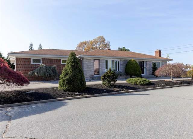Property at 6 Magazine St, Cranston, RI 02920, 5 beds, 3.5 baths