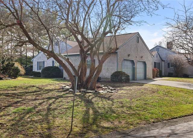 Property at 106 Oakland Farm Rd, Portsmouth, RI 02871, 2 beds, 2 baths