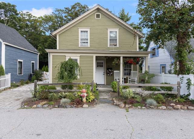 Property at 42 Castle St, East Greenwich, RI 02818, 3 beds, 1 bath