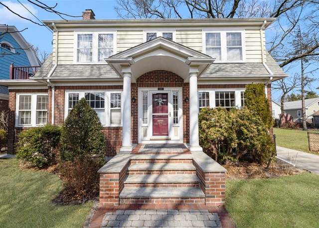 Property at 108 112 Woodbine St, Providence, RI 02906, 3 beds, 2.5 baths
