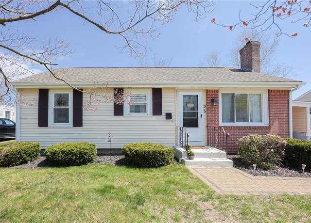 Property at 35 Maplecrest Dr, Pawtucket, RI 02861, 2 beds, 1.5 baths