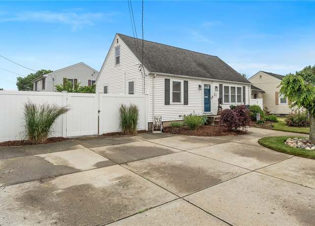 Property at 32 Waterman Ave, Johnston, RI 02919, 3 beds, 2 baths