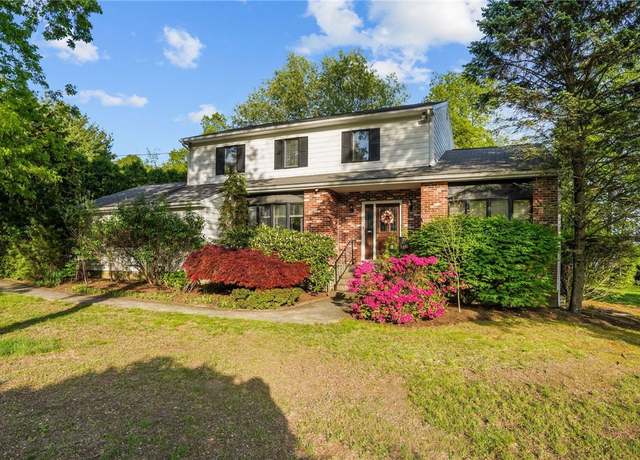 Property at 5 Chaloner Ct, Cranston, RI 02921, 3 beds, 2.5 baths