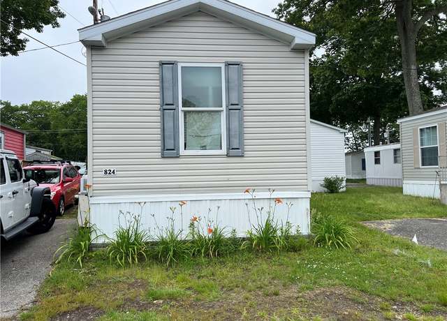 Property at 824 Forest Park Ave, Middletown, RI 02842, 1 bed, 1 bath