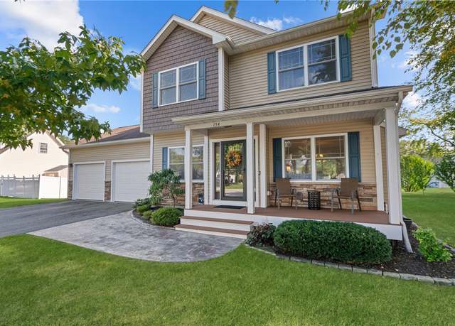 Property at 154 Julian Rd, Warwick, RI 02889, 3 beds, 2.5 baths