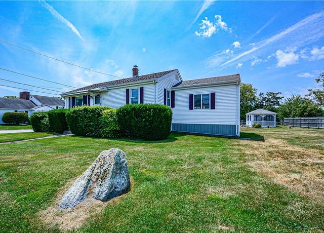 Property at 117 Wolcott Ave, Middletown, RI 02842, 3 beds, 1 bath