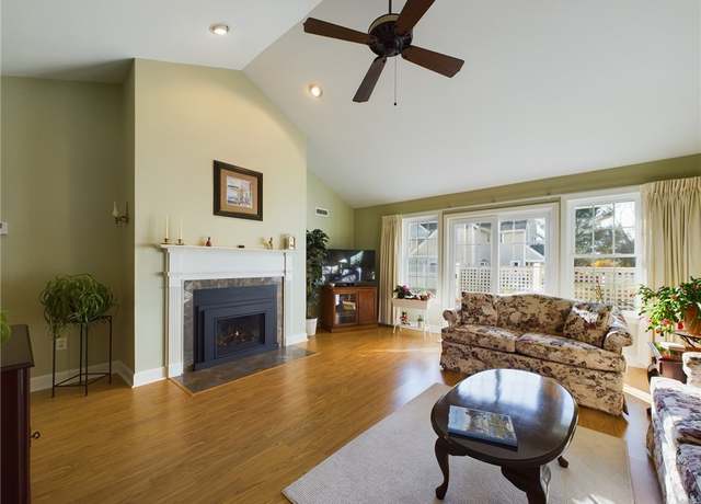 Property at 224 Corey Ln, Middletown, RI 02842, 2 beds, 2.5 baths