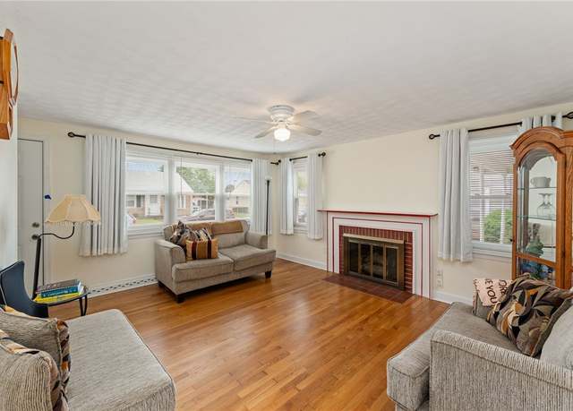 Property at 45 Cedarcrest Dr, Pawtucket, RI 02861, 2 beds, 1 bath