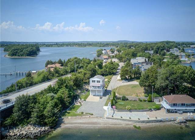 Property at 223 Cliff Ave, Portsmouth, RI 02871, 2 beds, 1.5 baths