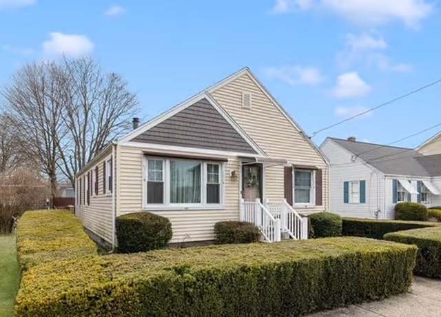 Property at 207 Bloodgood St, Pawtucket, RI 02861, 3 beds, 1 bath