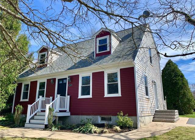 Property at 36 Brooks Farm Dr, Bristol, RI 02809, 3 beds, 2 baths