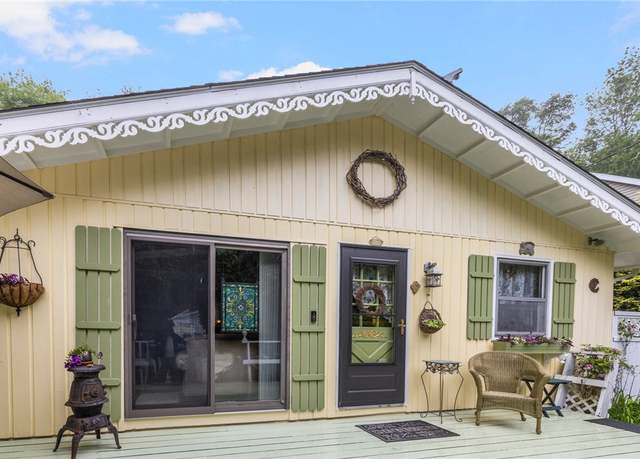 Property at 108 Steamboat St, Jamestown, RI 02835, 2 beds, 1 bath