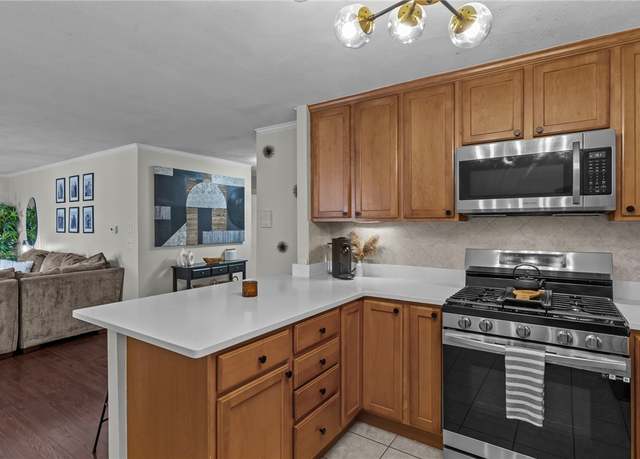Property at 7 Wake Robin Rd #306, Lincoln, RI 02865, 2 beds, 1 bath