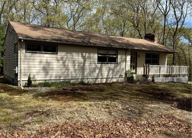 Property at 14 Cooke Dr, Scituate, RI 02857, 3 beds, 2 baths