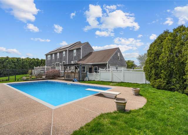 Property at 101 Windstone Dr, Portsmouth, RI 02871, 3 beds, 2.5 baths