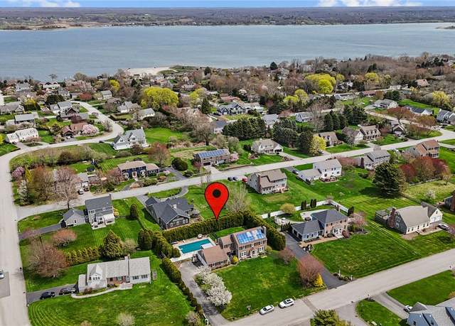 Property at 101 Windstone Dr, Portsmouth, RI 02871, 3 beds, 2.5 baths