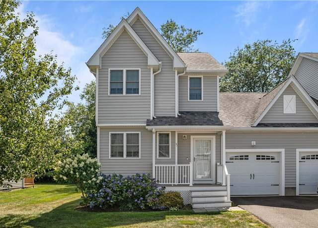 Property at 32 Seafare Ln, Portsmouth, RI 02871, 2 beds, 1.5 baths