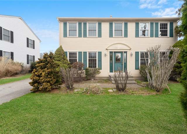 Property at 253 Chapmans Ave, Warwick, RI 02886, 3 beds, 1.5 baths