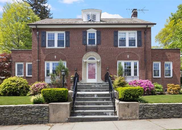 Property at 296 Taber Ave, Providence, RI 02906, 5 beds, 3.5 baths