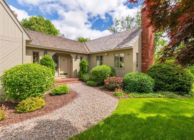 Property at 429 Woonsocket Hill Rd, North Smithfield, RI 02896, 3 beds, 2.5 baths