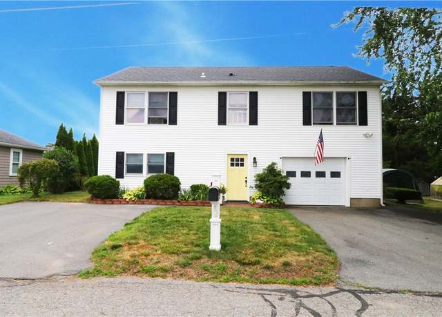 Property at 17 Metacomet St, Portsmouth, RI 02871, 3 beds, 3 baths