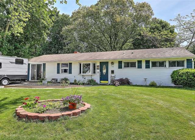 Property at 92 Chatworth Ave, Warwick, RI 02886, 3 beds, 1 bath