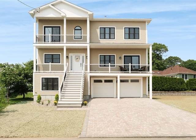 Property at 51 Burnett Rd, Warwick, RI 02889, 3 beds, 2.5 baths