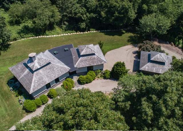 Property at 13 No Bottom Ridge Rdg, Westerly, RI 02891, 3 beds, 2.5 baths