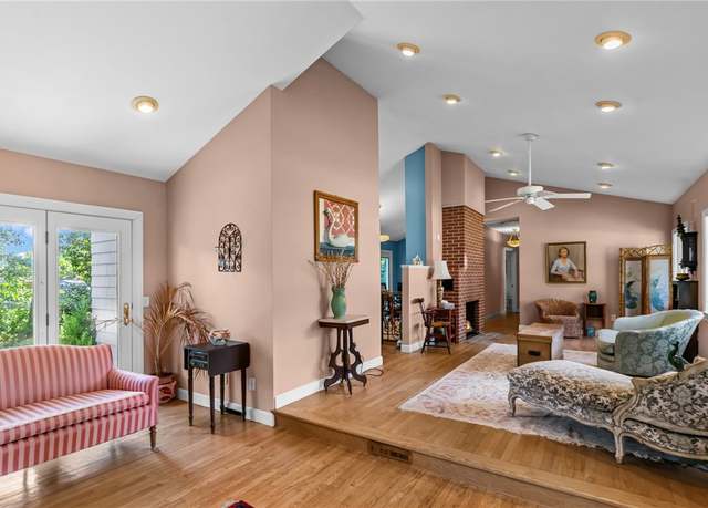 Property at 72 Highland Ave, Barrington, RI 02806, 2 beds, 2 baths