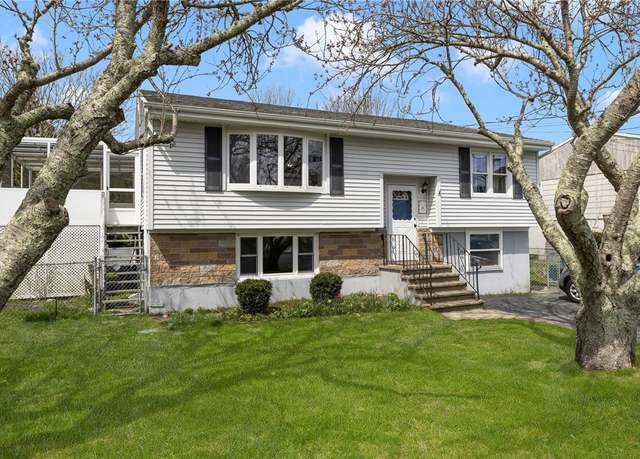 Property at 112 Center Ave, Middletown, RI 02842, 3 beds, 2.5 baths