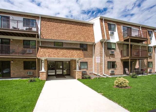 Property at 752 Quaker Ln Unit C311, Warwick, RI 02818, 2 beds, 1 bath