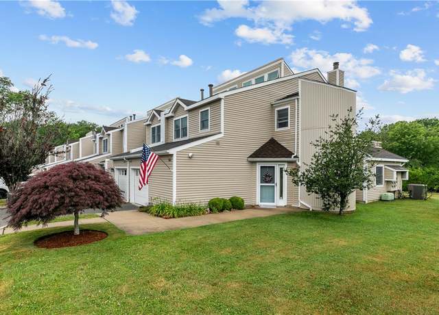Property at 58 Lawton Brook Ln #58, Portsmouth, RI 02871, 2 beds, 2.5 baths